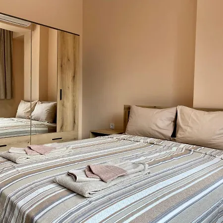 Lovely Apartment With Private Parking Apartament *