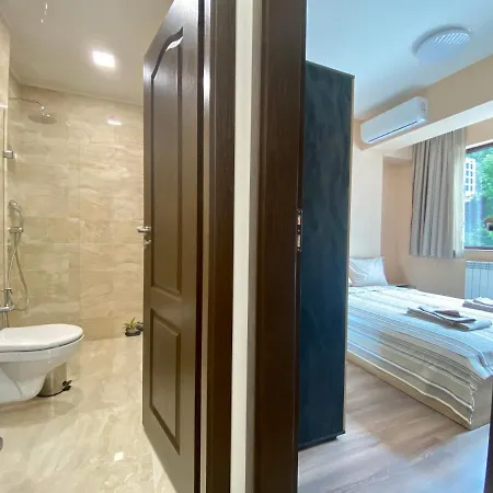Apartament Lovely Apartment With Private Parking *