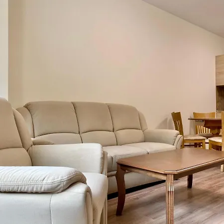 Lovely Apartment With Private Parking *