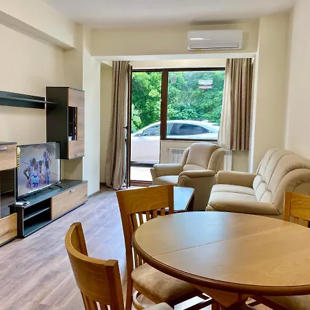 Lovely Apartment With Private Parking *
